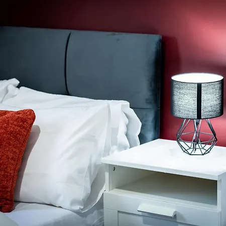 Stylish 3br, Next To Tram Stop, Near Princes St & Ocean Terminal, Sleeps 7 *