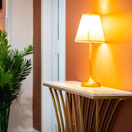Stylish 3br, Next To Tram Stop, Near Princes St & Ocean Terminal, Sleeps 7 * Edinburgh