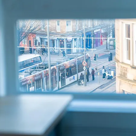 Stylish 3br, Next To Tram Stop, Near Princes St & Ocean Terminal, Sleeps 7 Apartment Edinburgh