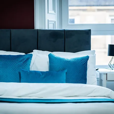 Stylish 3br, Next To Tram Stop, Near Princes St & Ocean Terminal, Sleeps 7 Edinburgh