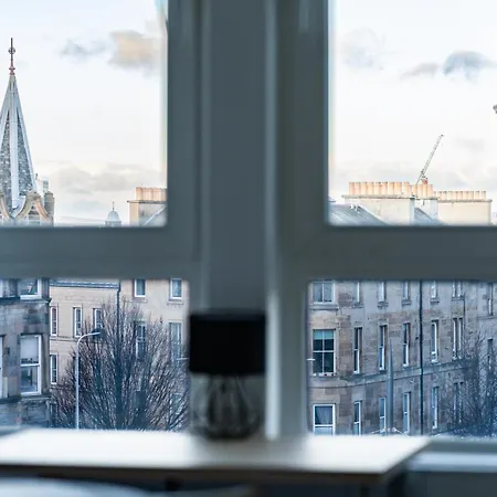 Beautiful Home Next To Tram Stop * Edinburgh