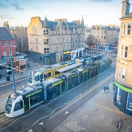 Stylish 3br, Next To Tram Stop, Near Princes St & Ocean Terminal, Sleeps 7 Apartment