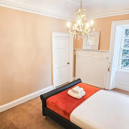 Russel House - 4 Bedroom - The Royal Mile *