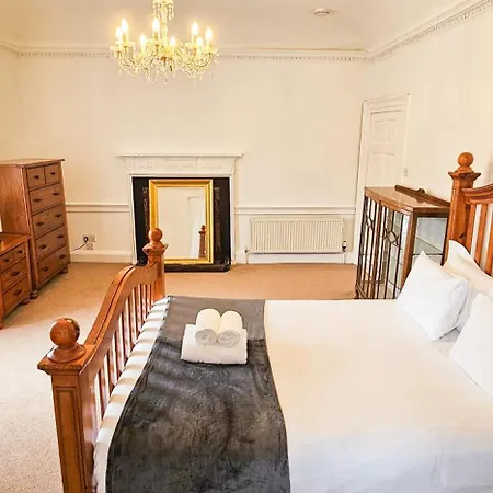 Casa de Férias Russel House - 4 Bedroom - The Royal Mile *