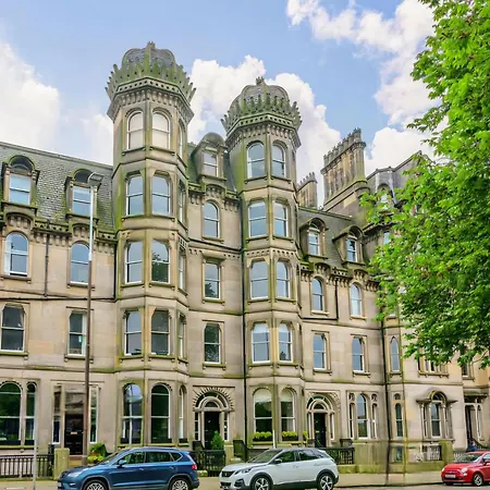 2 Bedroom Sofa Bed In Livingroom Castle View 1st Floor Sleeps 6 Lägenhet Edinburg