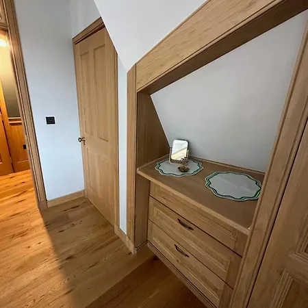 The Eyrie 2 Bedroom In Leith Apartment Edinburgh