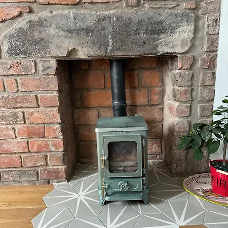 The Eyrie 2 Bedroom In Leith Apartment *