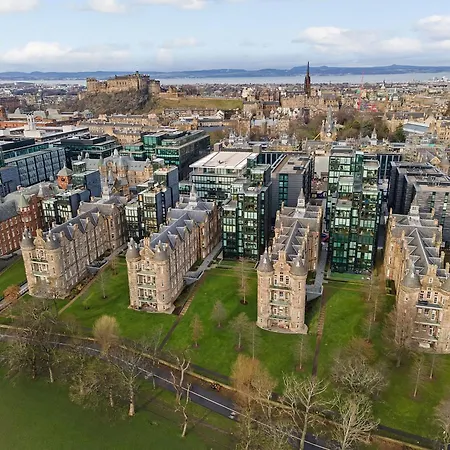 Executive Level Quartermile Two Bedroom - Extremely Apartmán