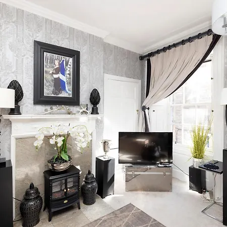 Elegant Flat Near Princes Street - Perfect Location, 24-7 Customer Support