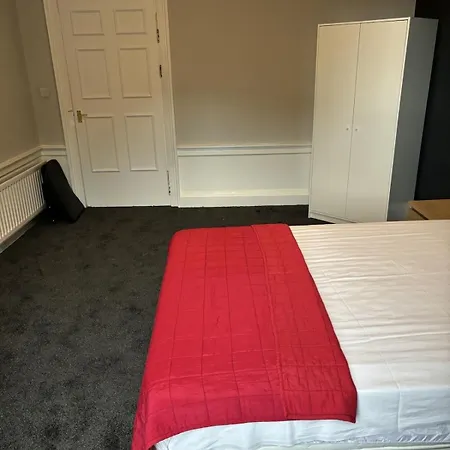 Centre 2- 3 Bedroom *