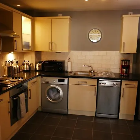 Modern Chic Apartment, Lift Access & Free Parking * 爱丁堡