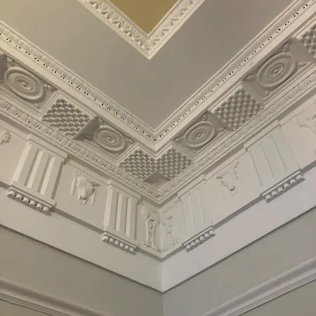 Georgian Townhouse In Centre