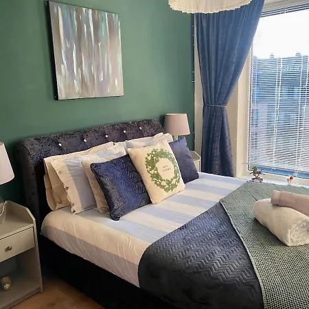 Iona's Family Retreat B *