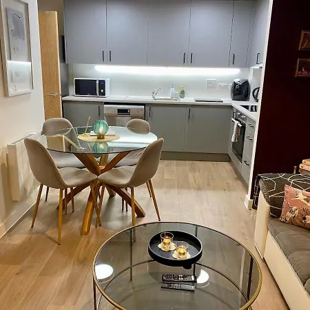 Iona's Family Retreat B * Edinburg