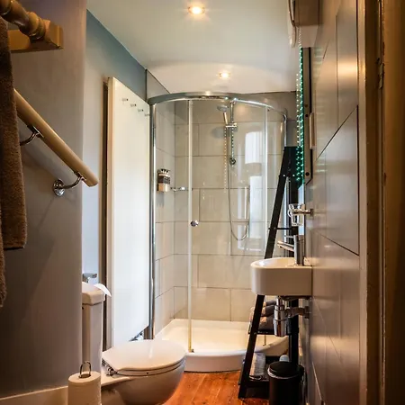فندق مبيت وإفطار Six Brunton Place إدنبرة