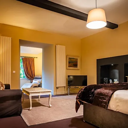 Six Brunton Place 5*