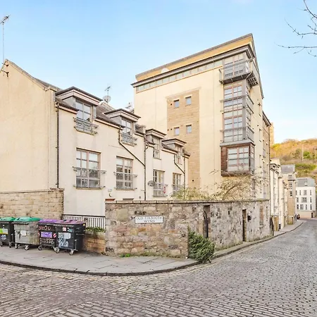 Joivy Stylish 3 Bed, 3 Bath Flat With Balcony In Old Town * Edynburg