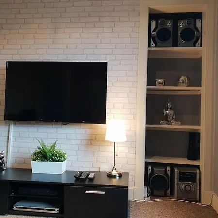 Modern Broughton - Walk To Centre And St Quarter 아파트 *