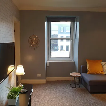 Modern Broughton Apartment - Walk To New Town, City Centre And St James Quarter *