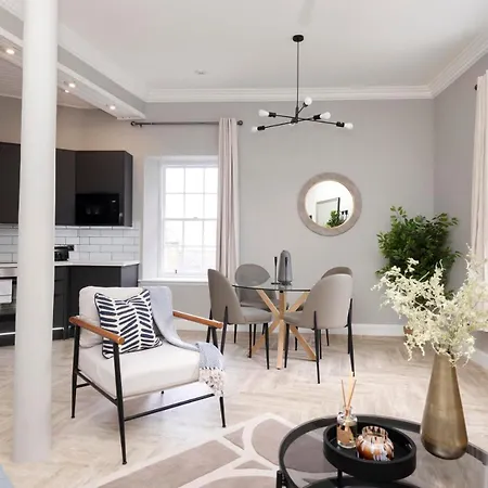 Castle View In The Heart Of Historic Old Town Edinburgh