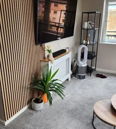 Modern In A Flat Near Haymarket * Edinburgh