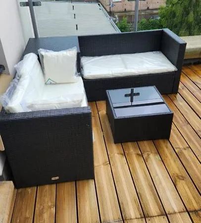 Modern In A Flat Near Haymarket エディンバラ