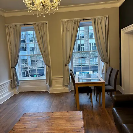 Close To Castle Apartment