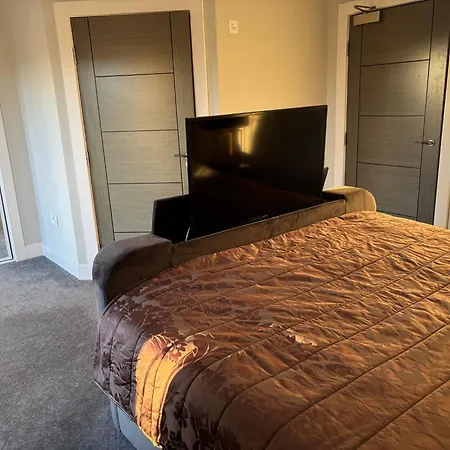 Breathtaking 5 Bedroom Townhouse In Murrayfield Location, Free Parking
