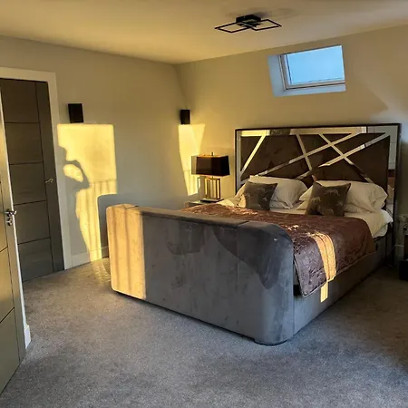 Villa Breathtaking 5 Bedroom Townhouse In Murrayfield Location, Free Parking