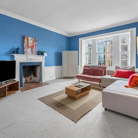 Super Spacious 4 Bed, Sleeps 6 * Edinburg
