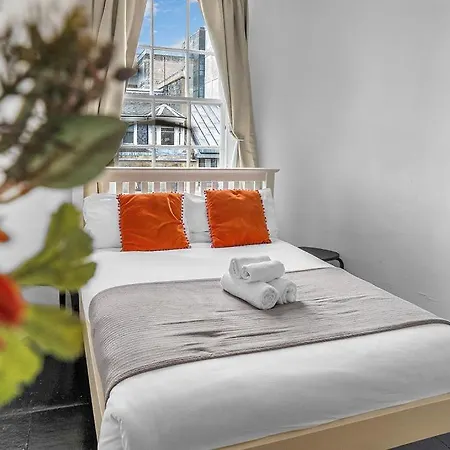 Lägenhet Super Spacious 4 Bed, Sleeps 6