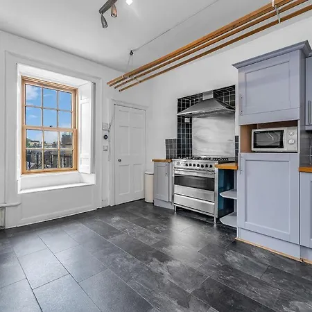 Lägenhet Super Spacious 4 Bed, Sleeps 6 Edinburg