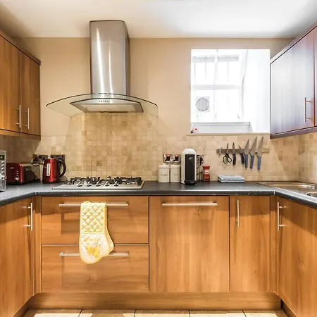 Apartment Large 3 Bed 3 Bath - New Town