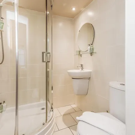 Large 3 Bed 3 Bath - New Town Appartement