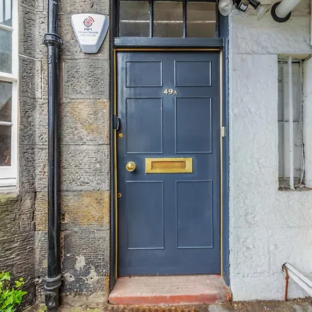 Large 3 Bed 3 Bath - New Town *