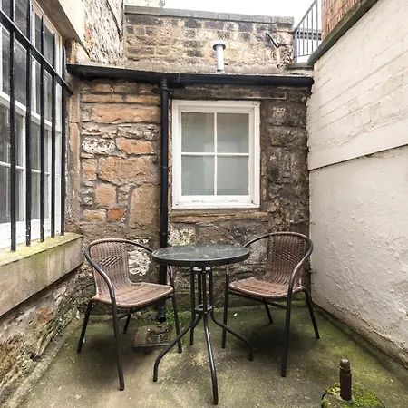 Large 3 Bed 3 Bath - New Town Apartment