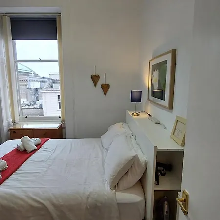 Grindlay Street Residence, 2 Bedroom, 2 Bathroom Close To Castle