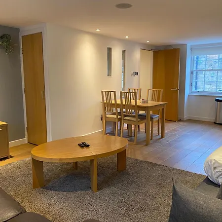 Cs Exclusive Of Princess Street West End Aparthotel *
