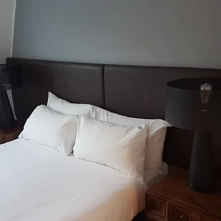 Cs Exclusive Of Princess Street West End Aparthotel Edimburgo