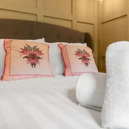 Warden's Close * إدنبرة