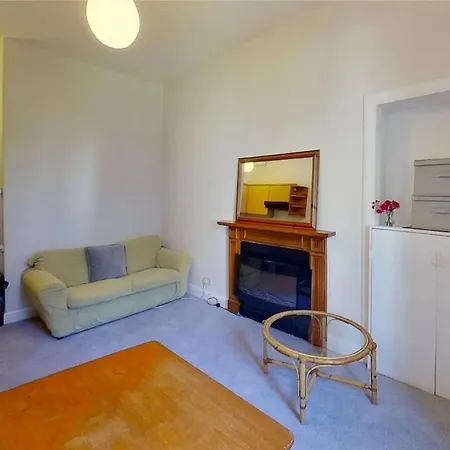 1 Bed Flat Near Castle Edinburgh