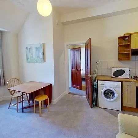 1 Bed Flat Near Castle Apartment