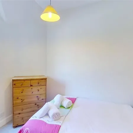 Apartment 1 Bed Flat Near Castle Edinburgh