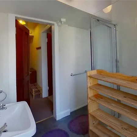 1 Bed Flat Near Castle * Edinburgh