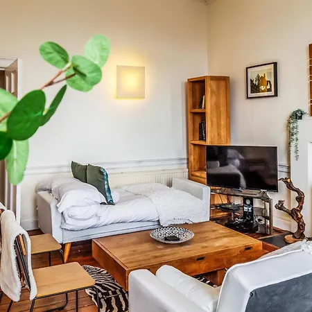 Large Super 3 Bed -princes Street, Parking *