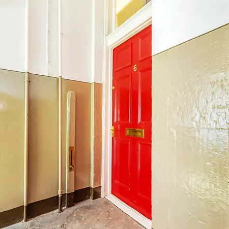 Large Super 3 Bed -princes Street, Parking * Edinburg
