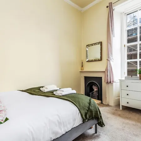 Lägenhet Large Super 3 Bed -princes Street, Parking