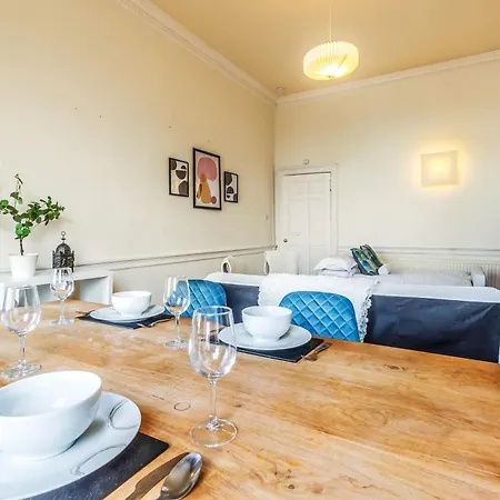 Large Super 3 Bed -princes Street, Parking Apartamento *