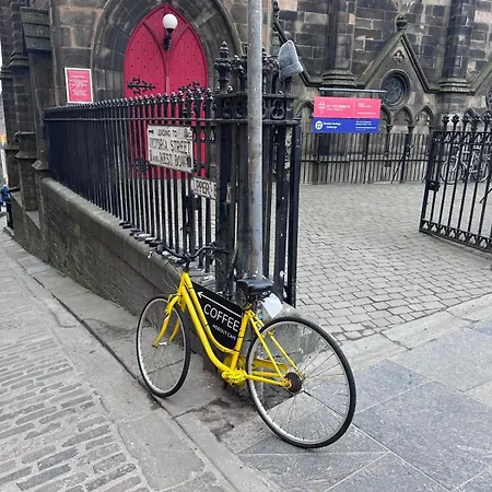 Cozy At Castle, Parking