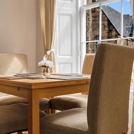 Gorgeous, Cozy 2br Royal Mile-old Town * 爱丁堡